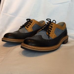 Clark’s Wingtip shoes, men 8 women 10 great shape